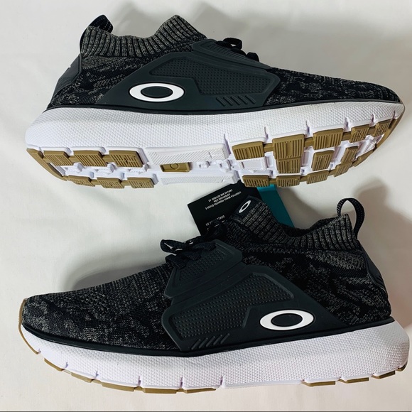 oakley stride shoes